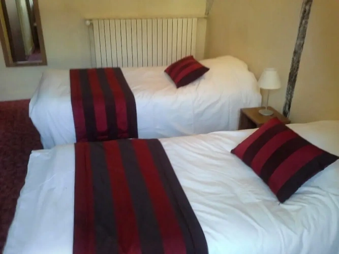 Standard Triple room