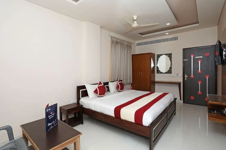 OYO 10249 Hotel Gurukripa