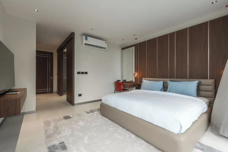4BR Pool Villa Near Beach V200