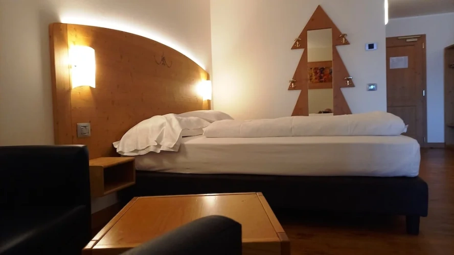 2 Bedrooms Suite with mountain view