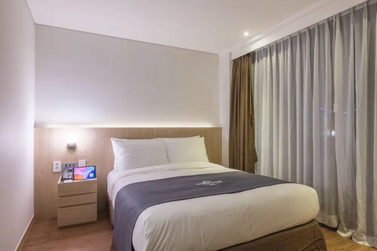 Standard Double room with city view