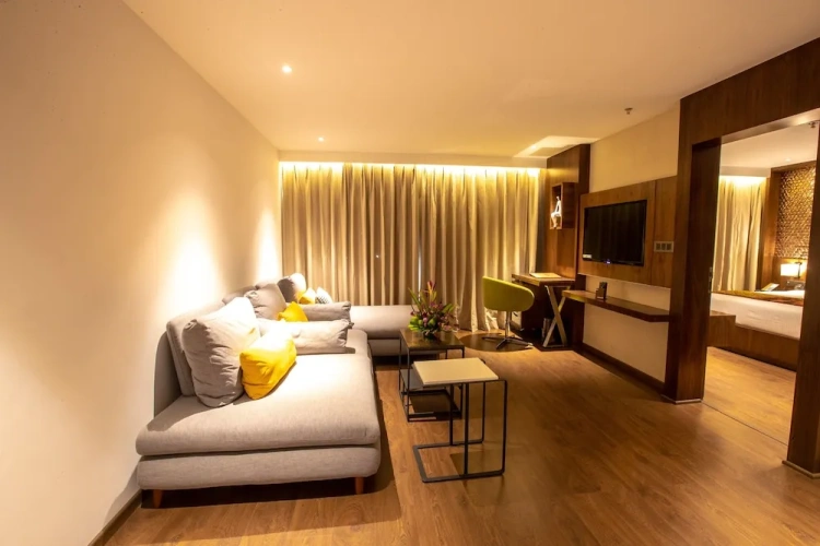 Executive Suite with city view