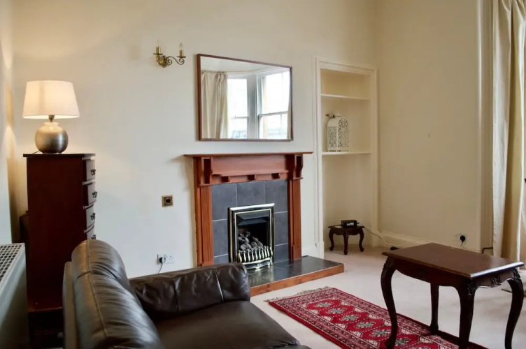 3 Bedroom Flat In Morningside