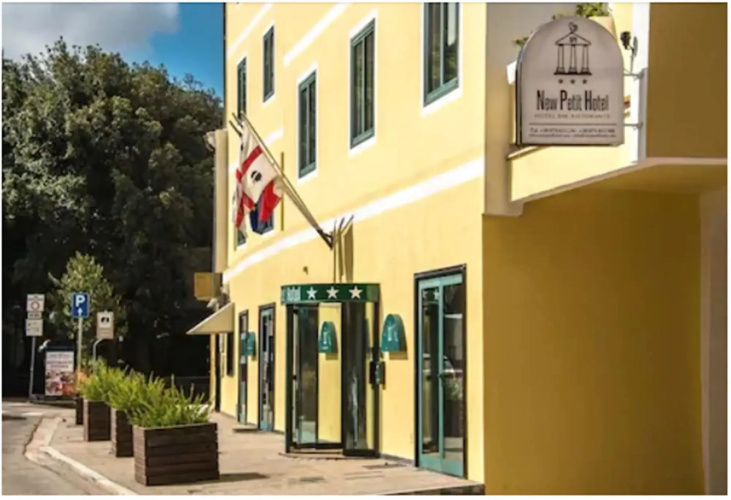 New Petit Hotel