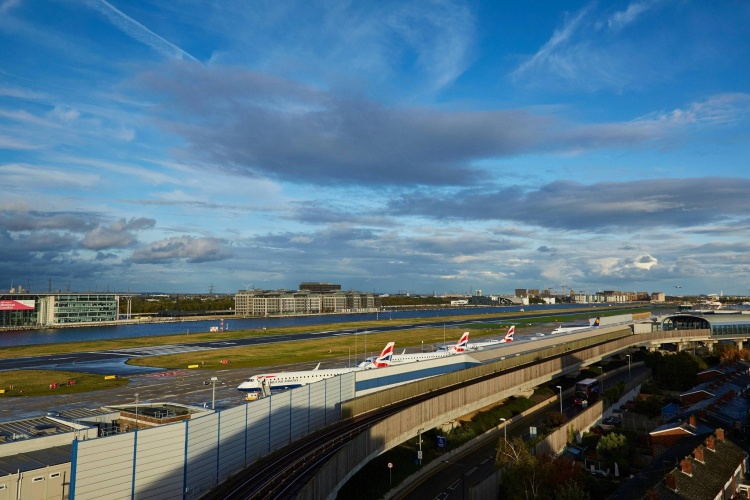 Guest Double room with runway view