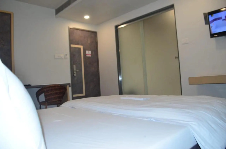 Hotel O2 , Sangli