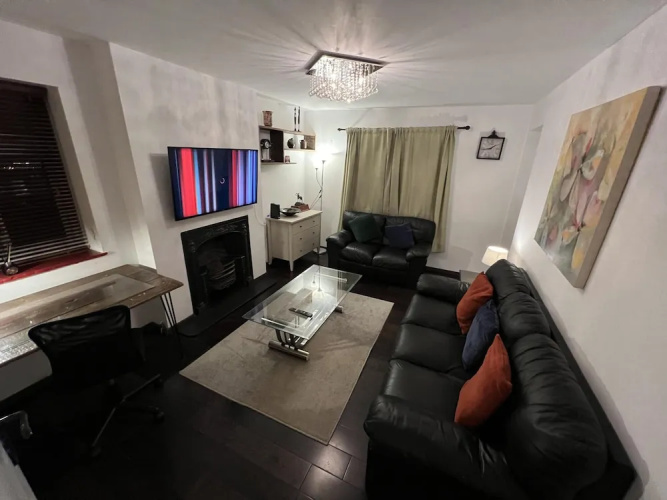 Specious 2 x Double Bedroom Flat in London E18