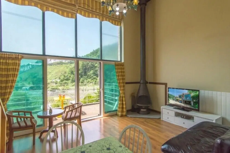 Sunny Junny Pension