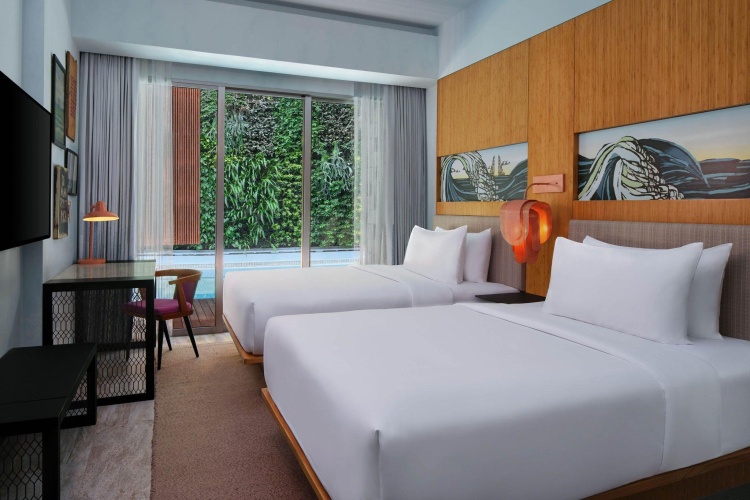 Aloft Guest Pool Access Twin room