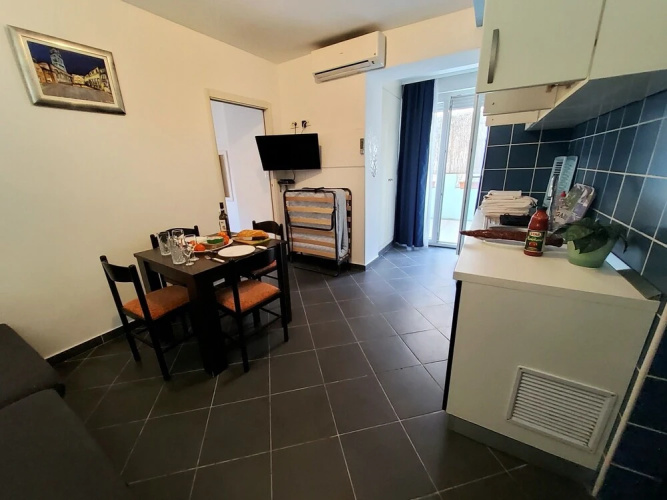 Charming Apartment 3 Sleeps 4 Guests