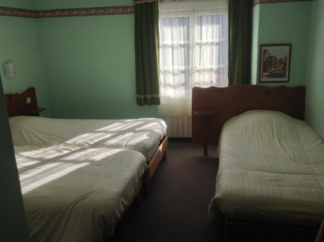 Standard Triple room