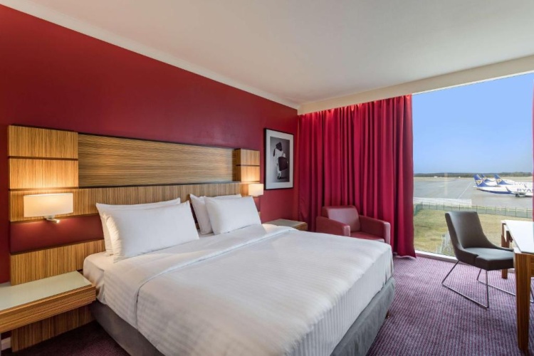 Superior room with runway view