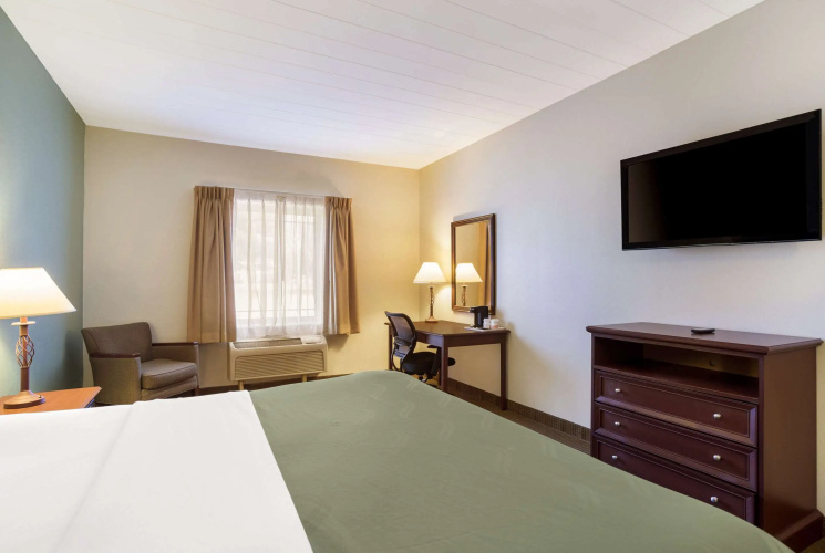Quality Inn & Suites Monterey I-40