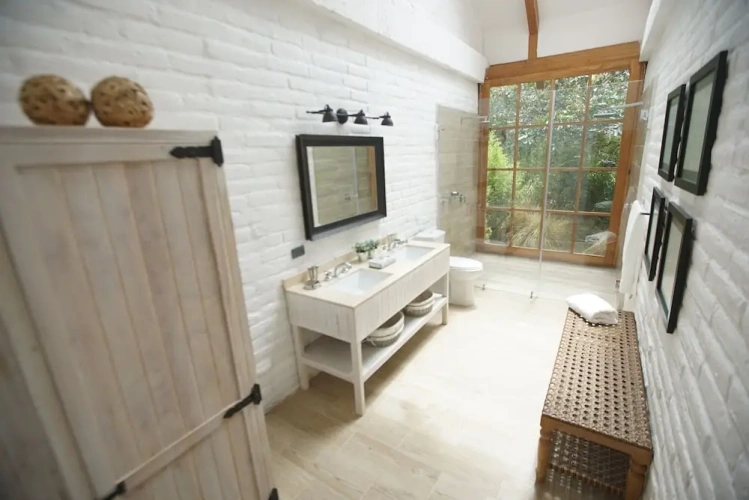 Royal Basement Suite with garden view