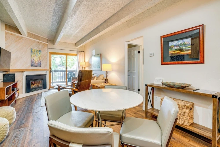 2 Bedrooms Apartment