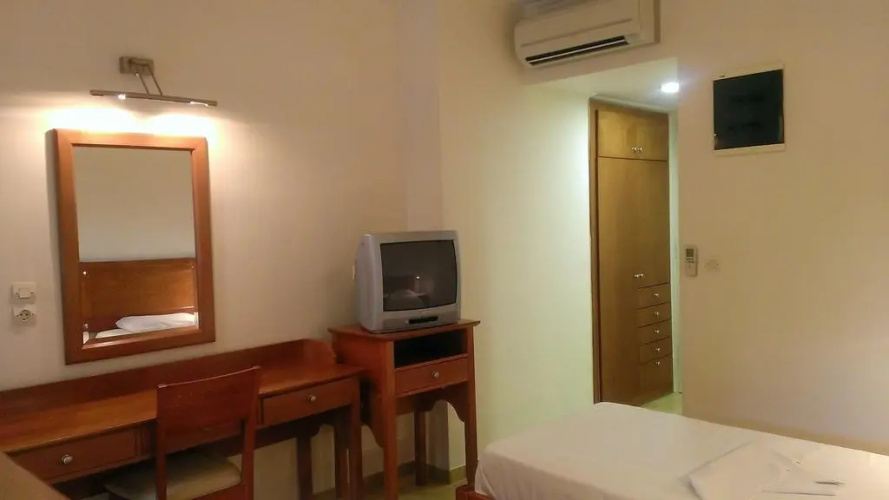 Captain Yiannis Studios & Apartments