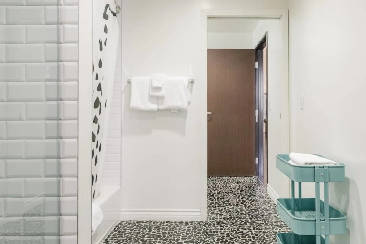 Explore Downtown From A Debonair Urban Loft