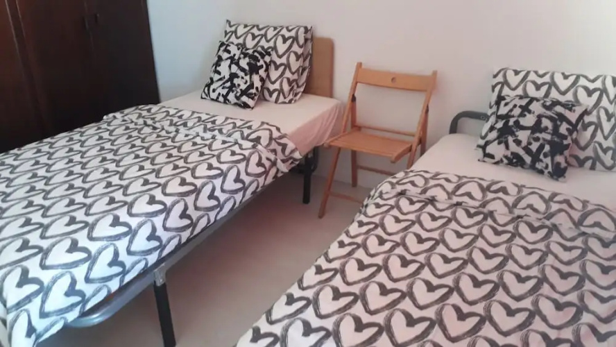 Beautiful Private Room With River View In Lisbon