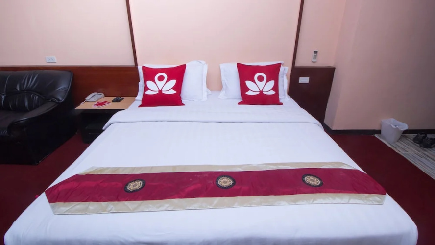ZEN Rooms Surasak 2