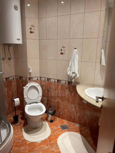 Cozy Duplex Apartment ~ Free Parking