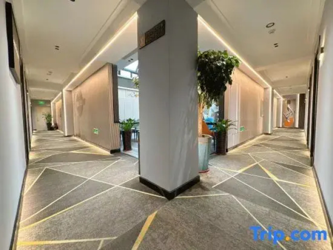 Yaji Modern Hotel (High-tech Wanda Plaza Polytechnic University)