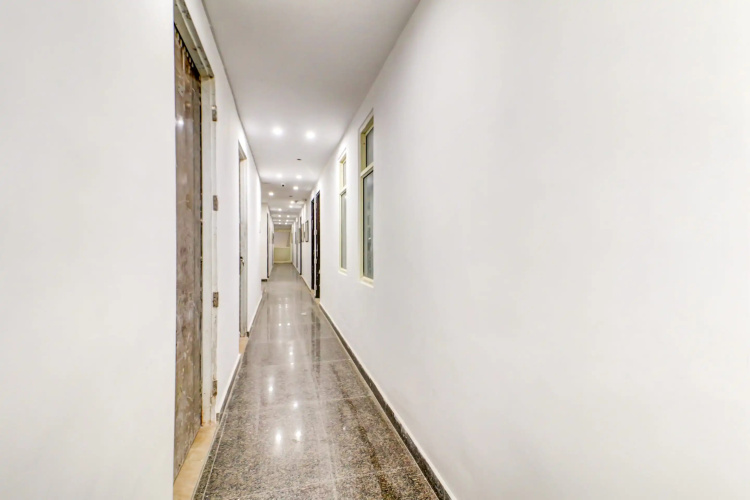 Fabhotel Grand