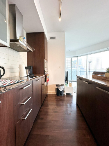 Luxury 2 Bedroom Lakeview