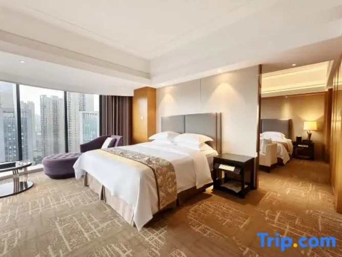 2 Bedrooms Suite with city view