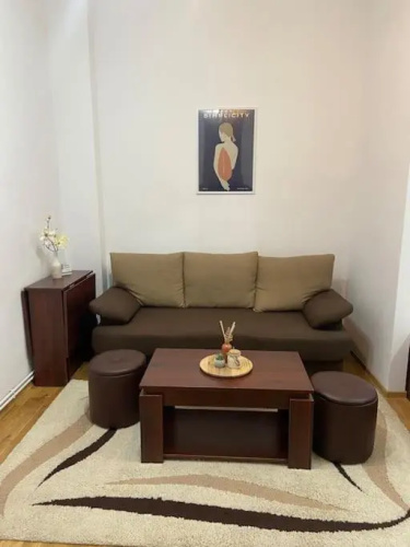 Ultracentral Studio Apartment in Victory Square