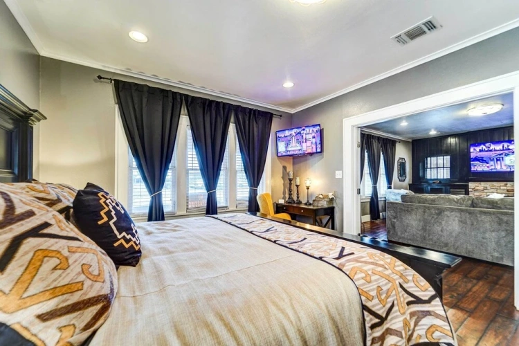 4 Bedrooms Cottage