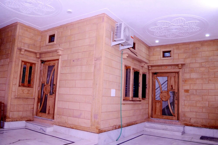 Sartaj Hotel