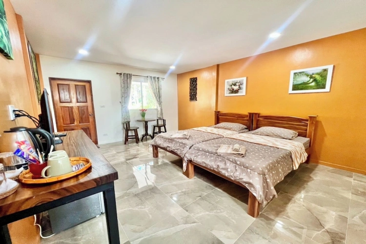 Standard Twin room with balcony
