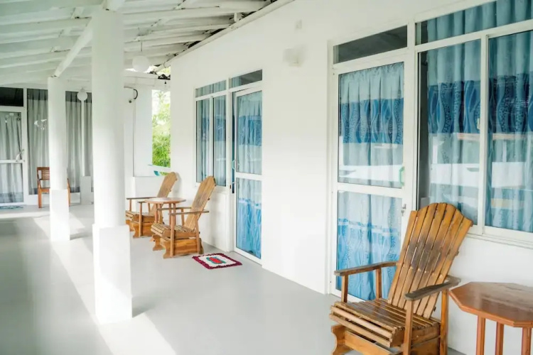 Asanka Surf House & Restaurant with pool