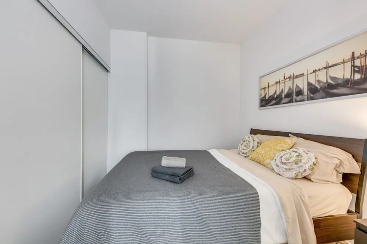 Stylish New 2BR Luxury Condo w Parking