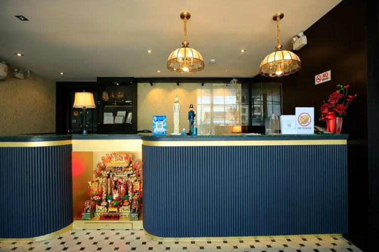 We resident Hotel