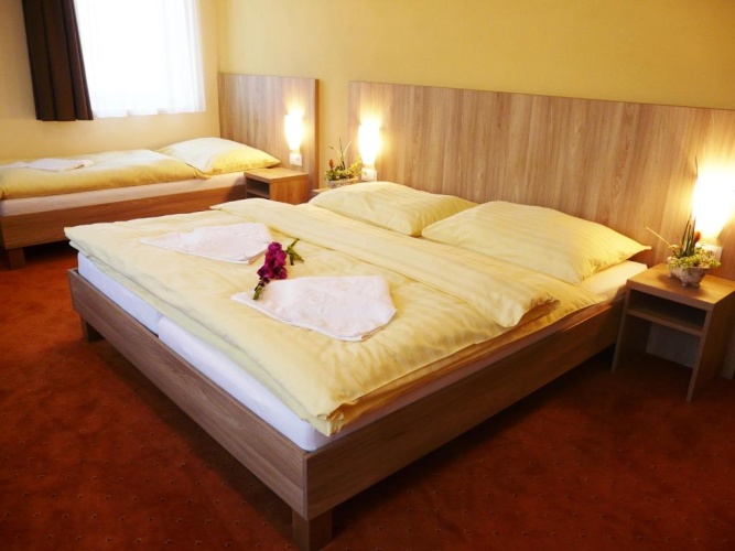 Standard Triple room