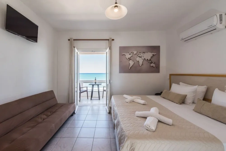 Studio with balcony and with sea view