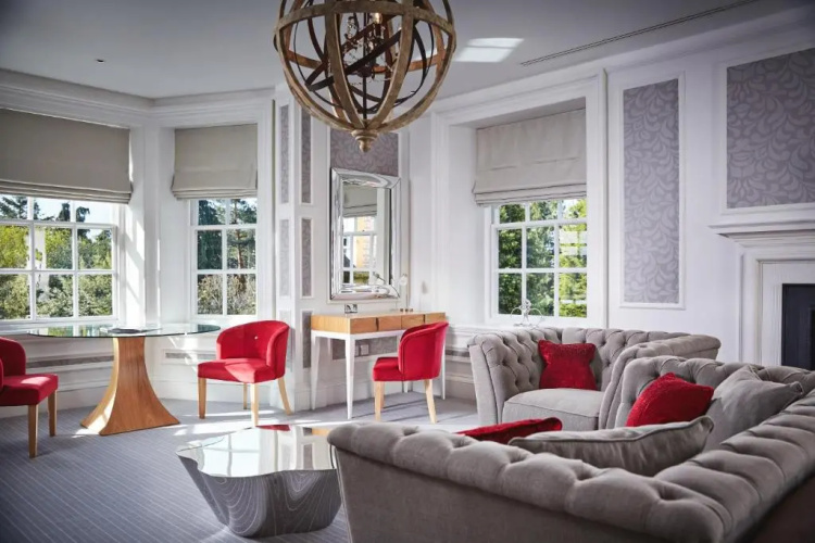 Barnett Hill - Luxury Hotel