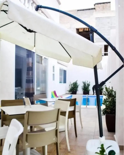 8Villa B&B