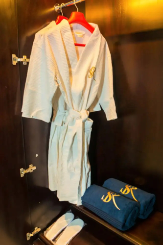 Incredible Stay at Dubai Old Town Souk Al Bahar - Image 11