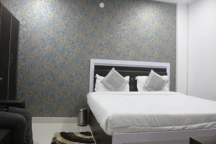 Hotel Dimant Inn