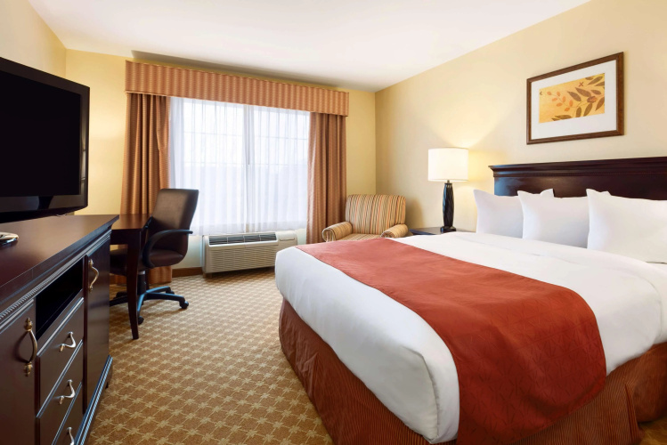 Country Inn & Suites by Radisson, Clinton, IA