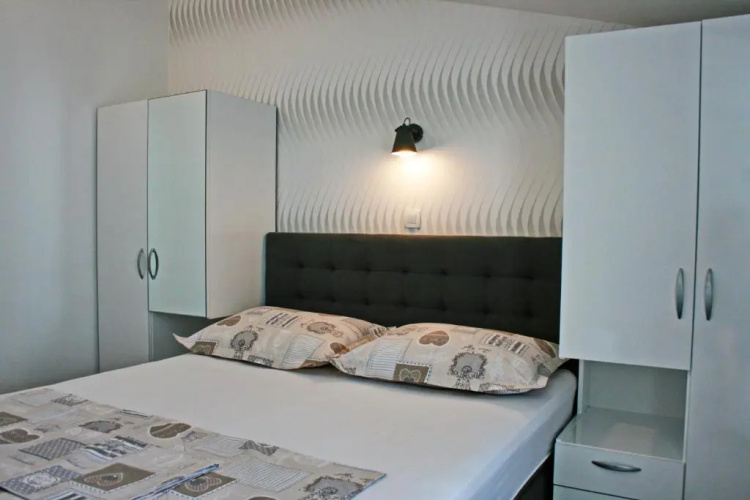 Apartment Mira II