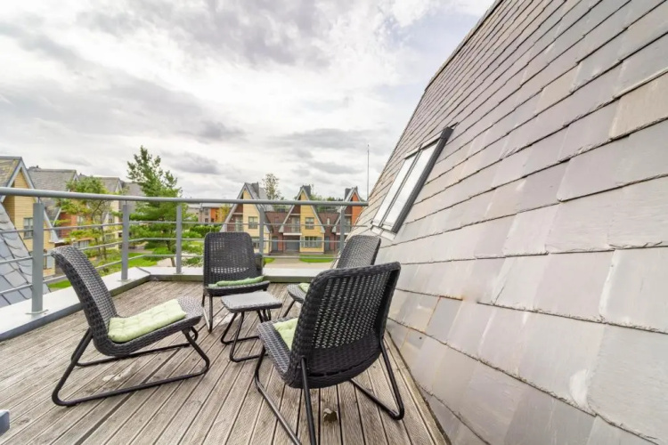 Verde Apartment, By Cohost