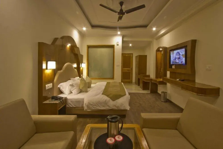 The Paramount Inn