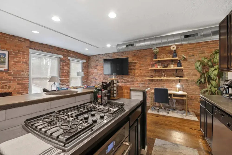 Short North Lounge Stay for 2