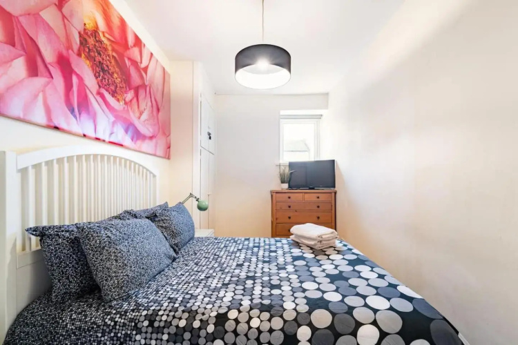 Charles Apartment