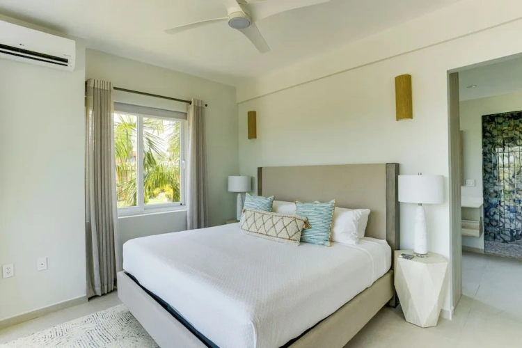 3 Bedrooms Deluxe Basement room with sea view
