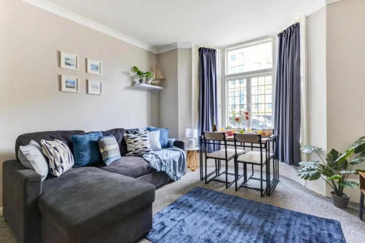2 Bedrooms Apartment