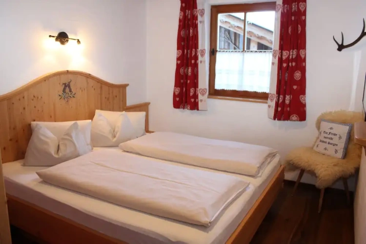4 Bedrooms Cottage
